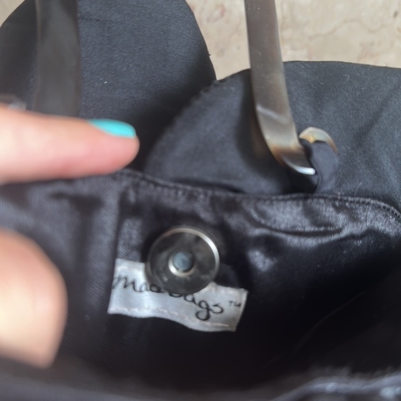 Mad Bags gorgeous 3D plush black flower purse - Picture 3 of 3